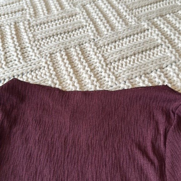 H&M burgundy short sleeve top - Picture 4 of 5